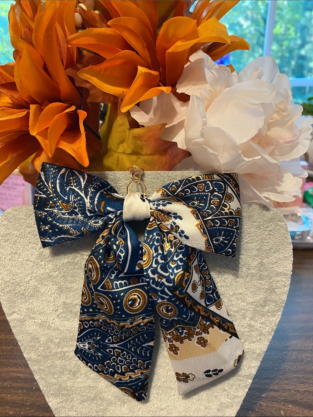 New in Package, Lightweight, Beautiful Bow Purse Charm or Key Chain.